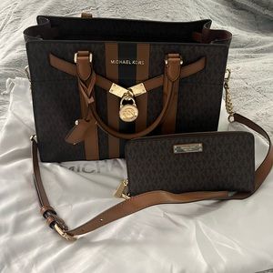 Micheal Kors purse